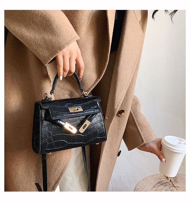 Маленька жіноча сумочка