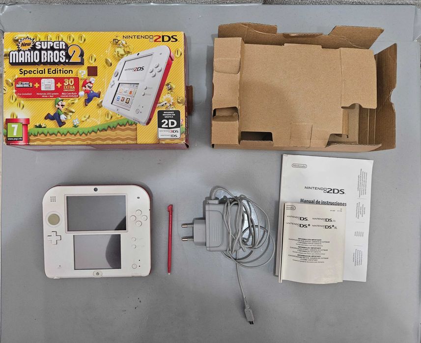 Nintendo 2DS completa com caixa