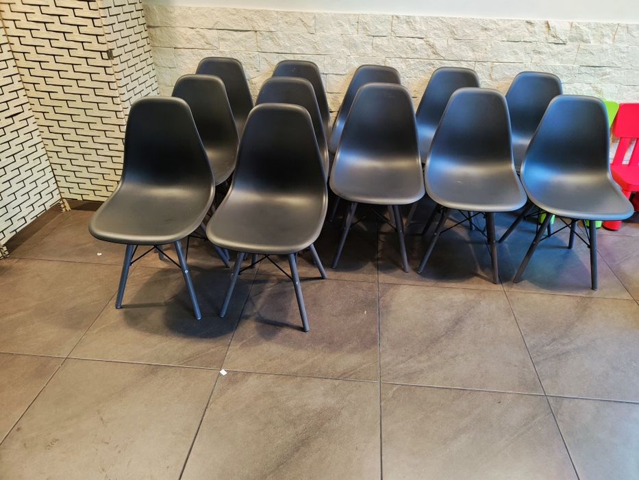 Krzesła w bardzo dobrym stanie 12szt