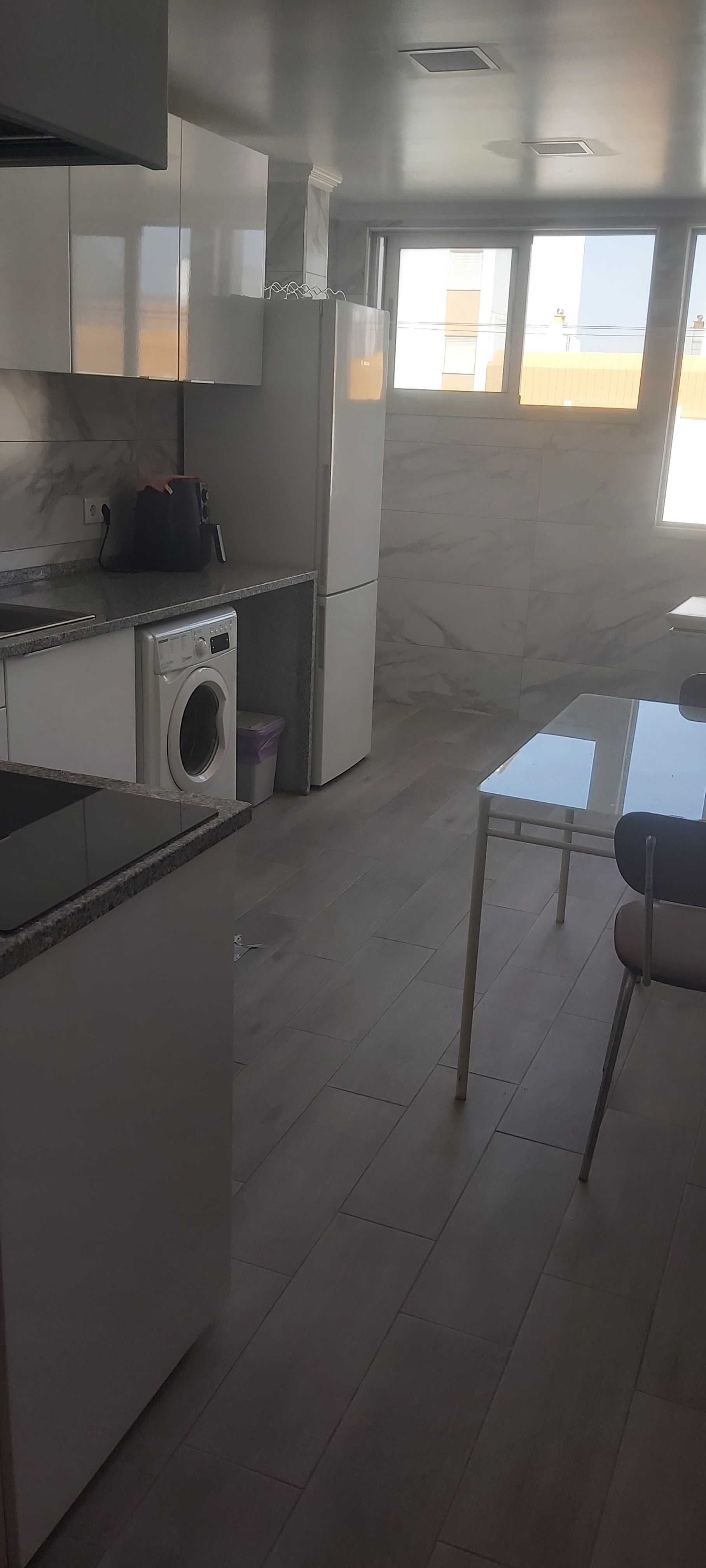 Quarto casal ou individual junto estação metro – Lisboa