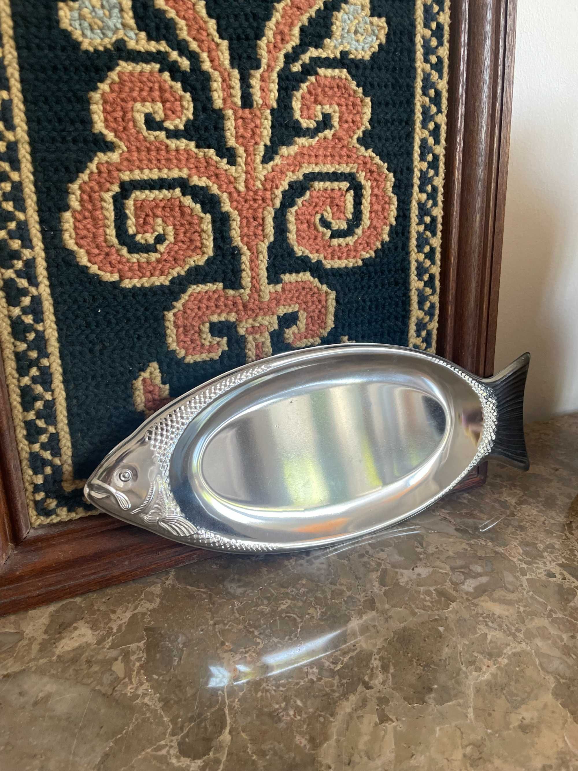 Patera em forma de peixe