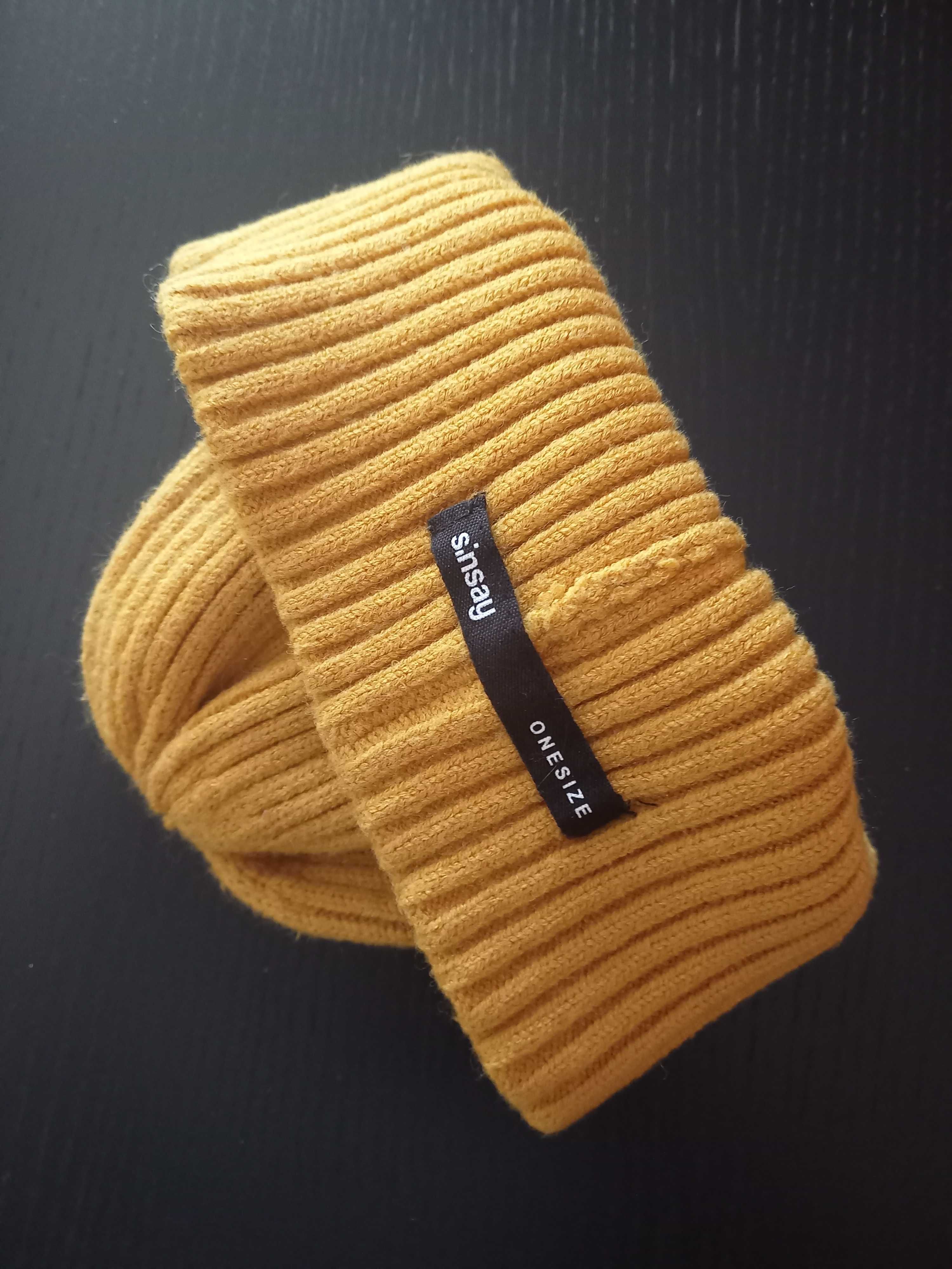 Sinsay. Musztardowa czapka beanie.