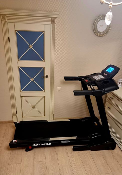 Продам беговую дорожку ADT 1900