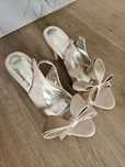 Buty kremowe na obcasie rozmiar 39