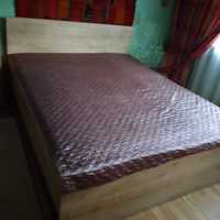 Łóżko drewniane z wezgłowiem