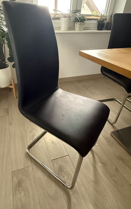 Krzesła Paged, idealne do jadalni