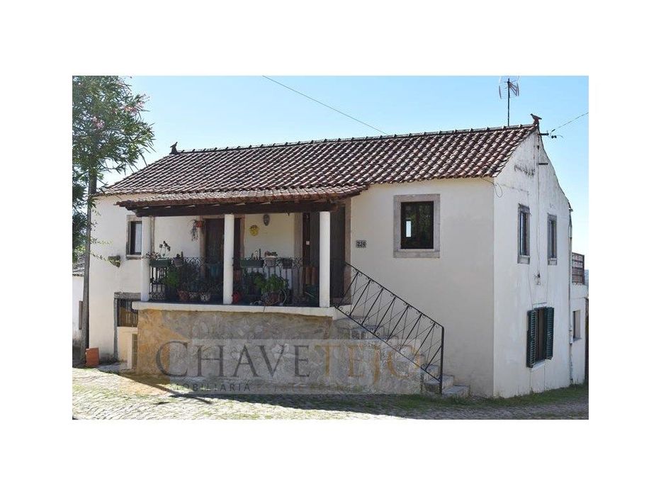 Casa de Campo T3, situada a 10 minutos da Vila de Penela.