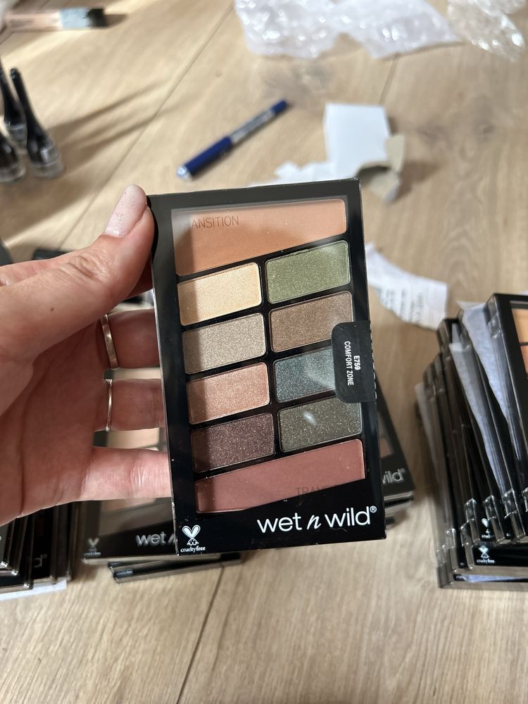 Cienie do powiek WET N WILD różne kolory