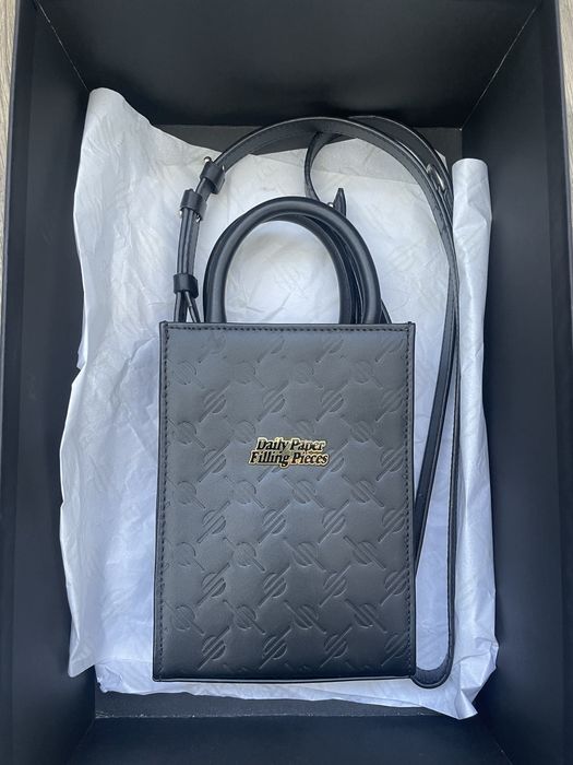 Шкіряна сумочка з колаборації daily paper&filling pieces