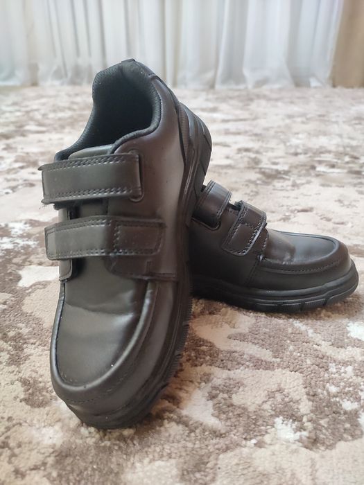 Взуття осіннє туфлі