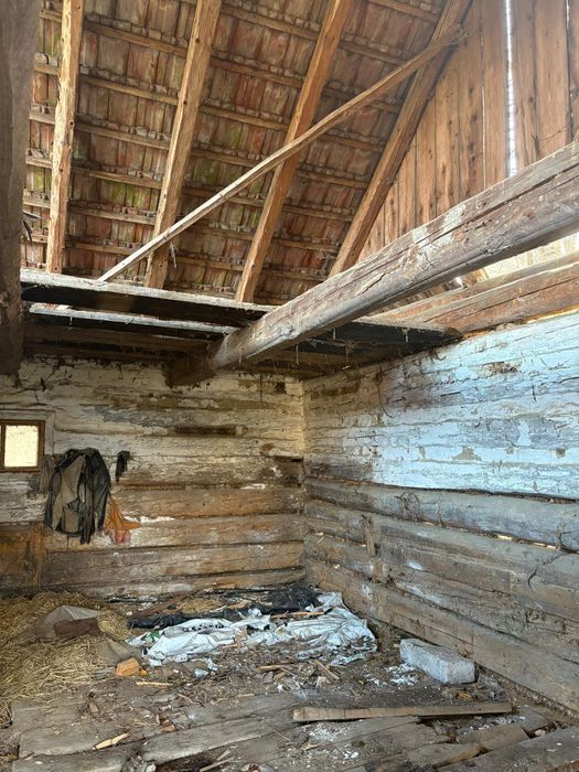 Stajenka z bali do rozbiórki