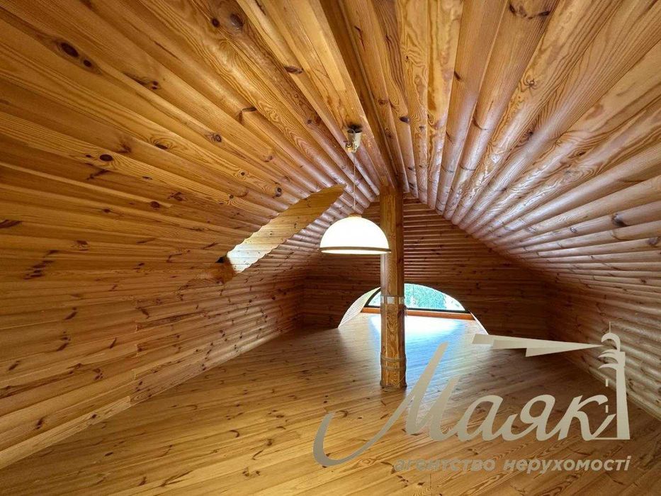 Оренда резиденції з двох будинків на 60 сотках землі в Хуторі Мригі