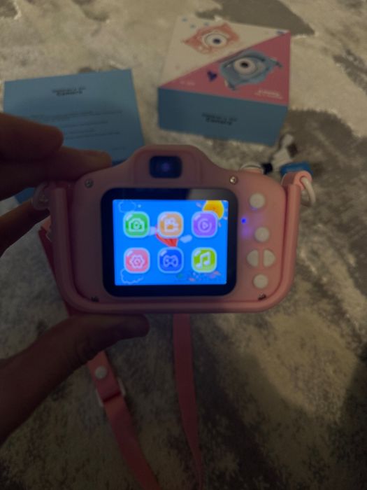 Дитячий фотоапарат + 32гб
microSD + cardrider