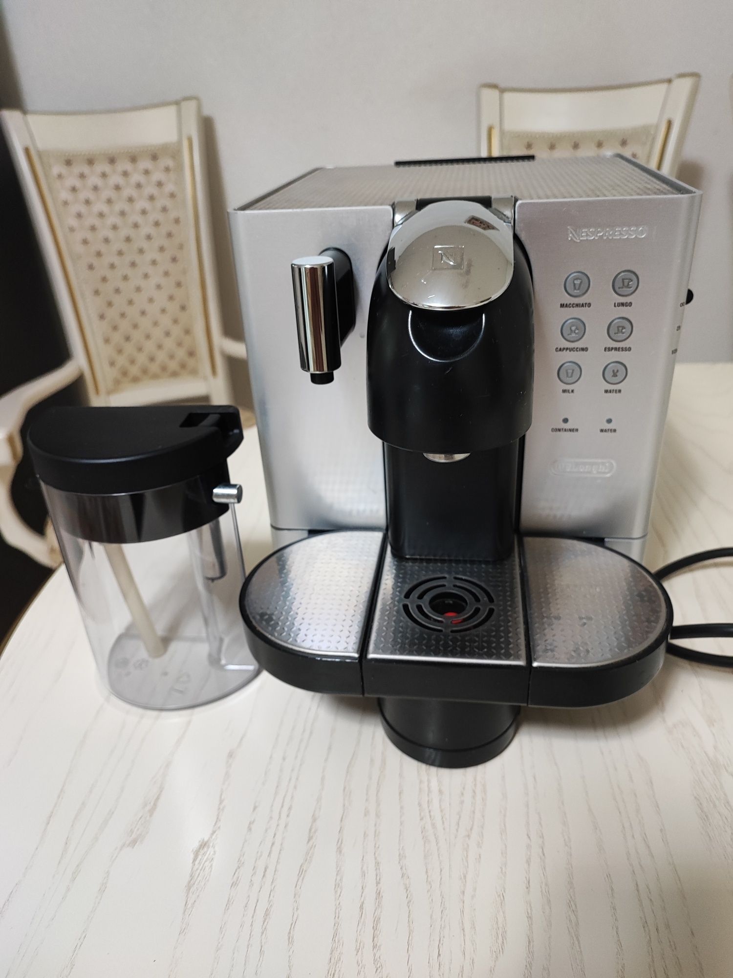 Кавомашина капсульна Delonghi Nespresso en720m