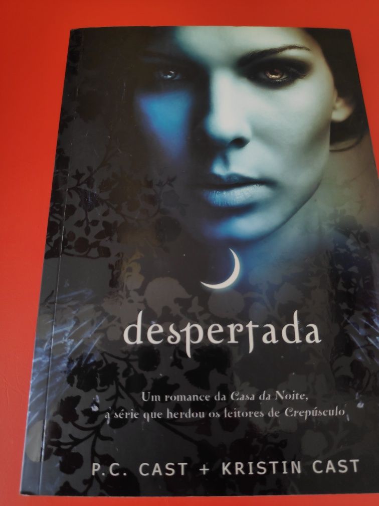 Três livros "Perseguida/Queimada/Desesperada"