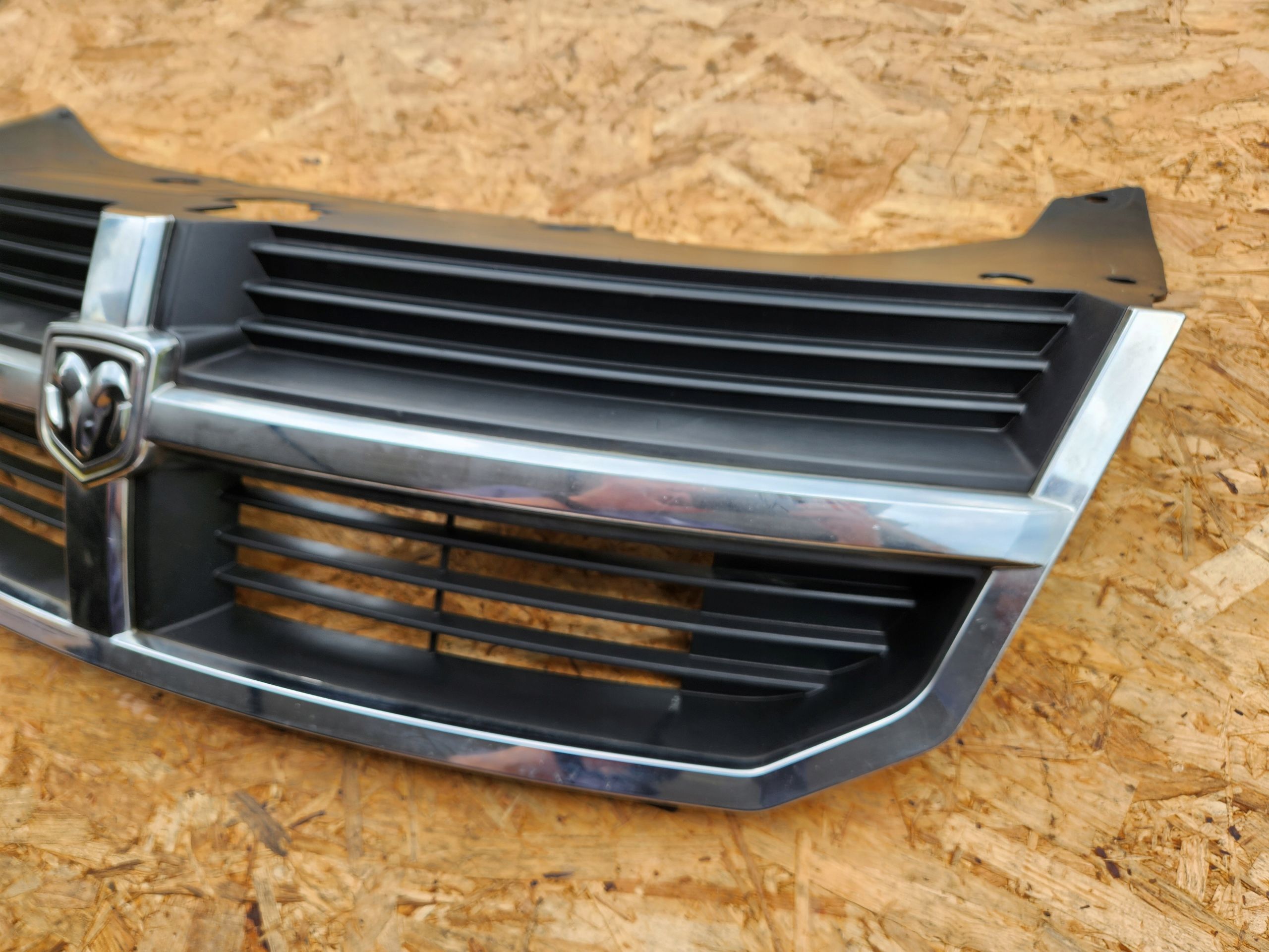 Grill Atrapa Chłodnicy Dodge Avenger