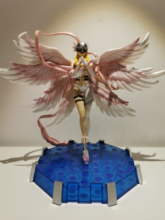 Várias figuras anime
