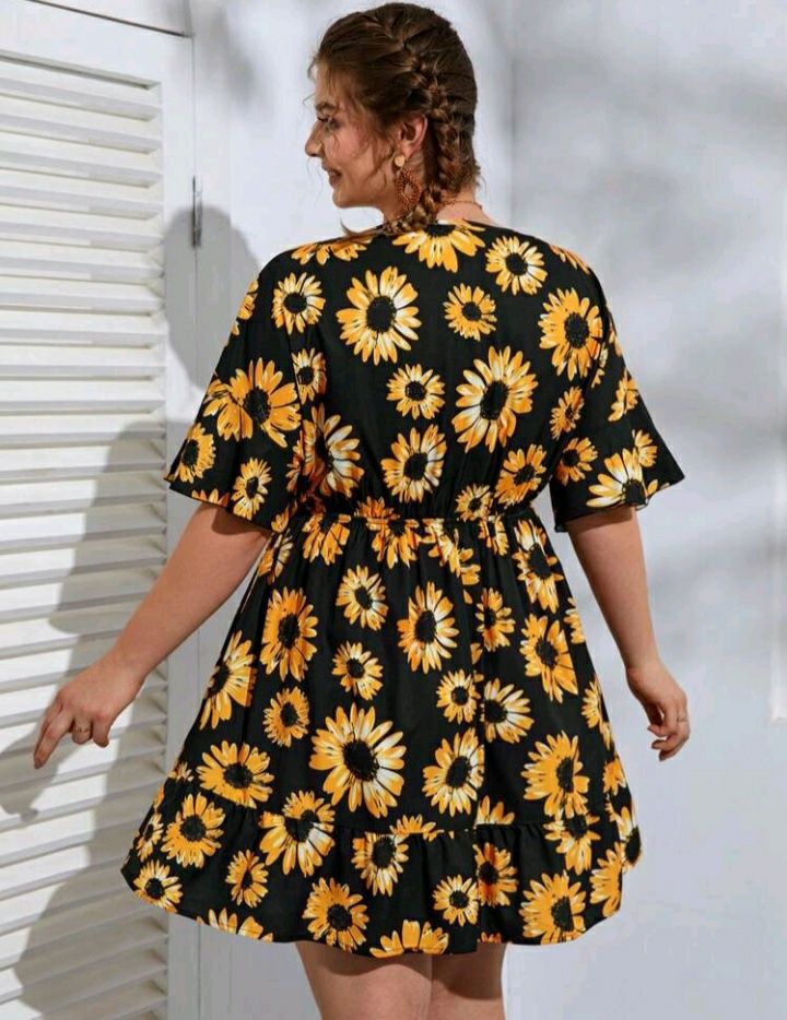 Sukienka w słoneczniki r. XL