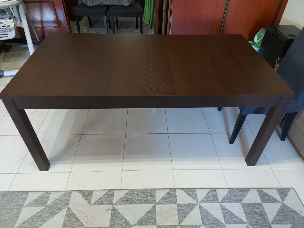 Mesa extensível Ikea modelo BJURSTA