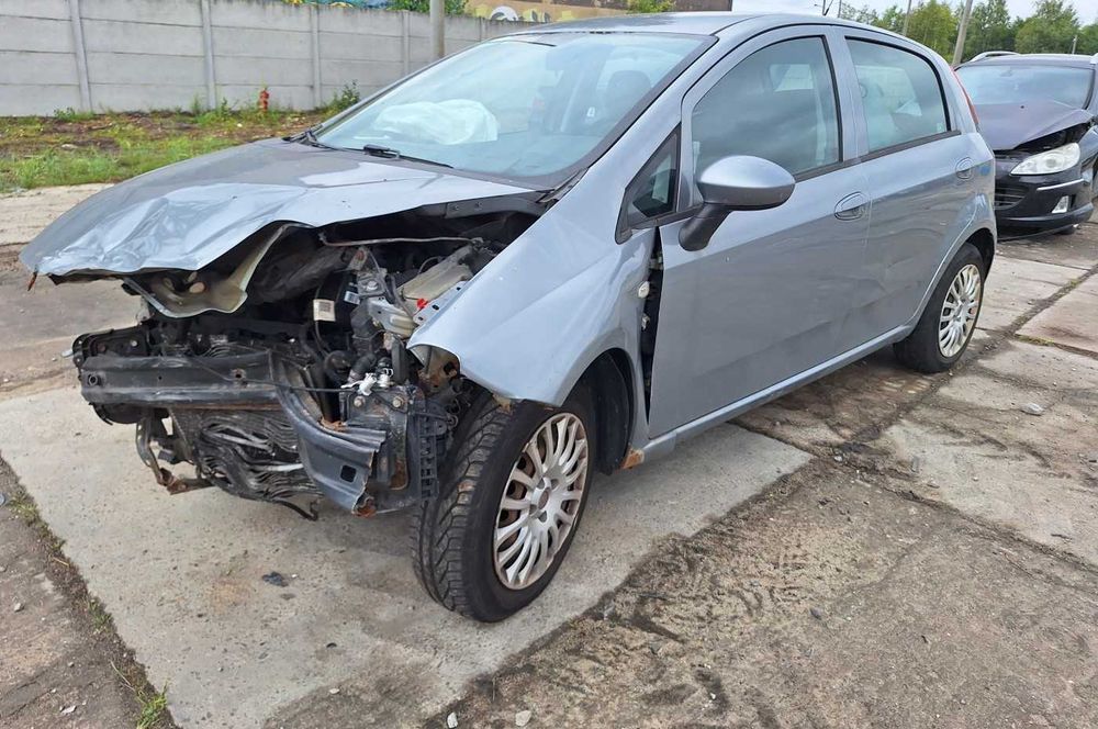 2010 Fiat Grande Punto 1.4 8V 350A1000 78 KM Silnik Skrzynia części