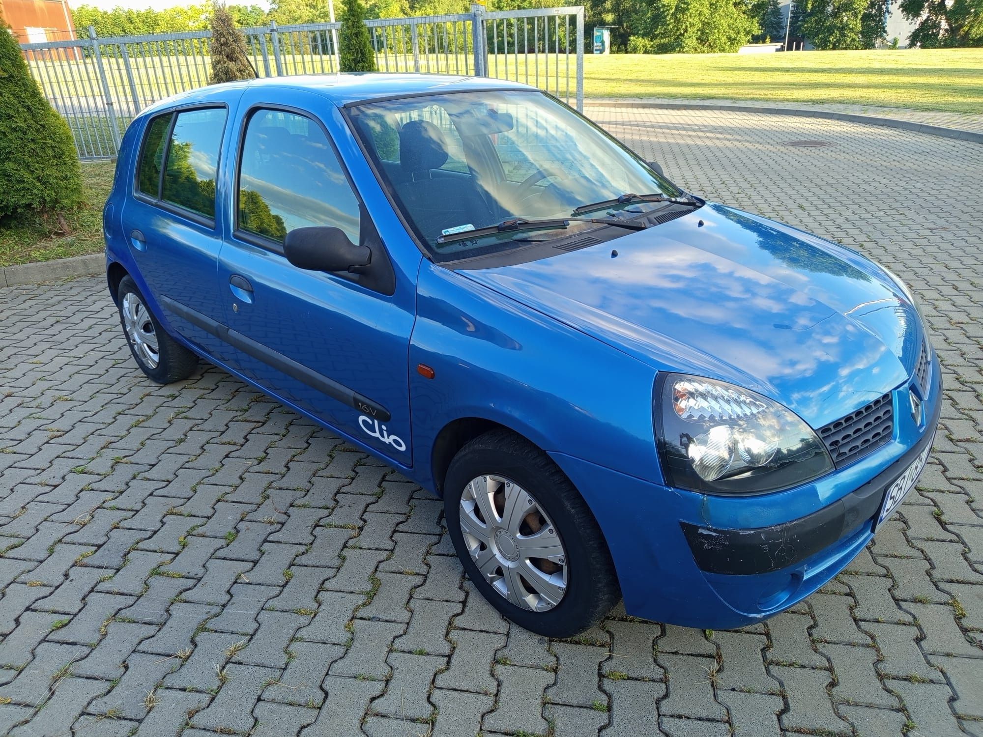Renault Clio 2001 długie opłaty