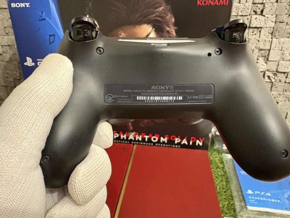SONY PS4 limited MetalGear Solid NTSC J 100v