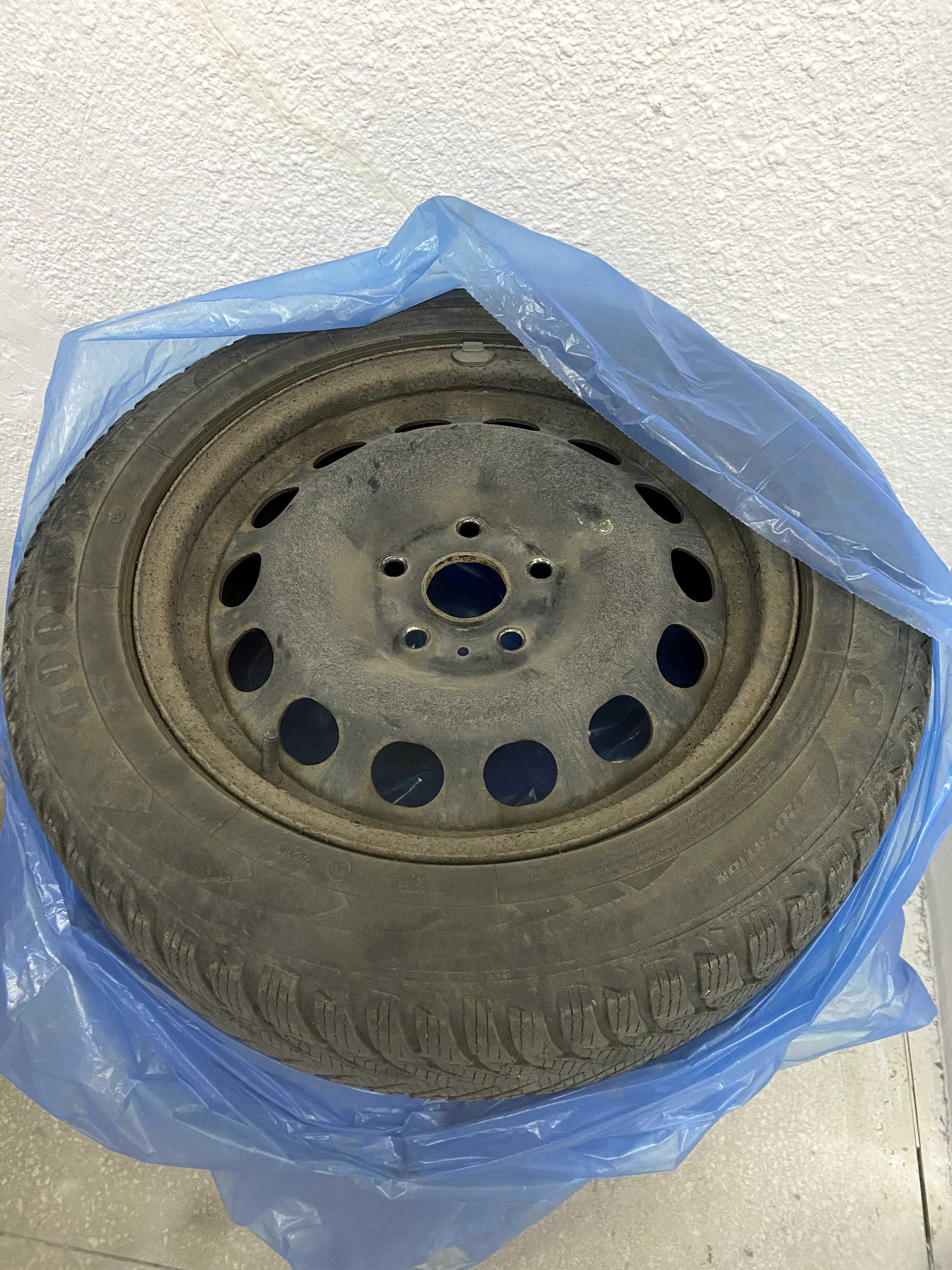 Felgi stalowe z oponami zimowymi  205/55R16/91T Goodyear Ultragrip 8