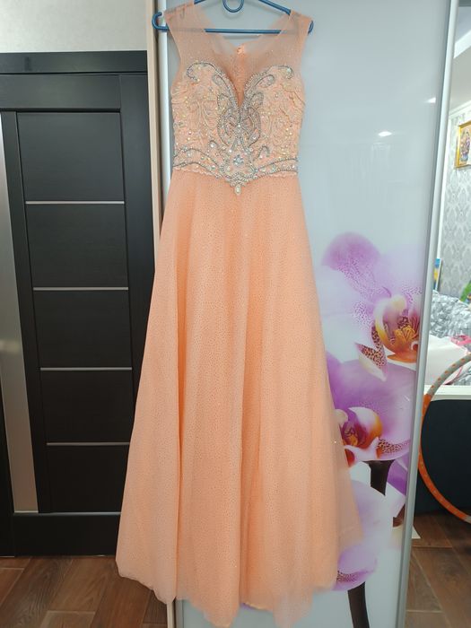 Вечірня випускна сукня