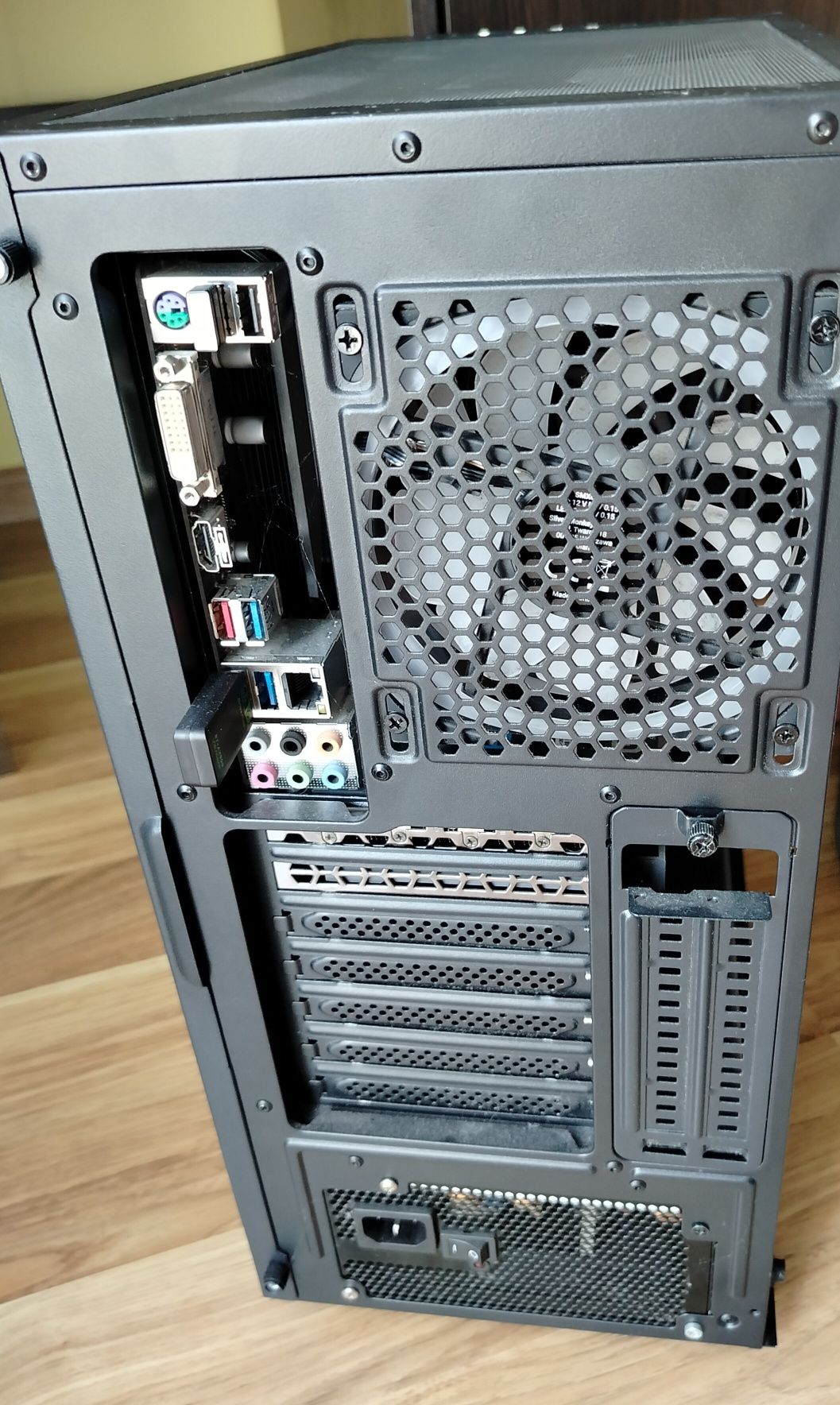 Komputer do gier RTX 3060 Intel SSD ARGB