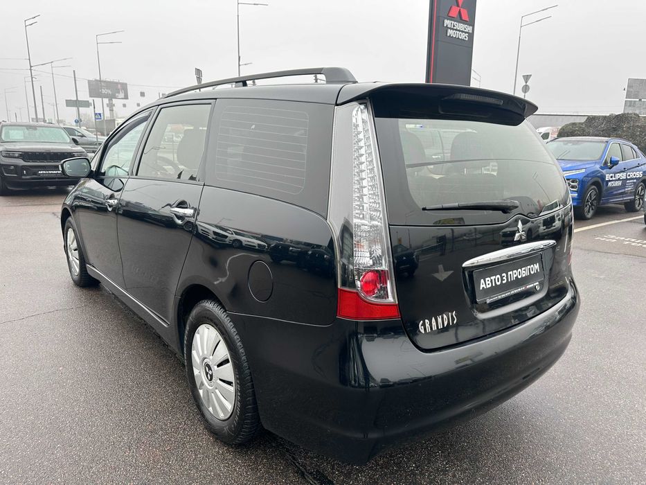 Mitsubishi Grandis 2005