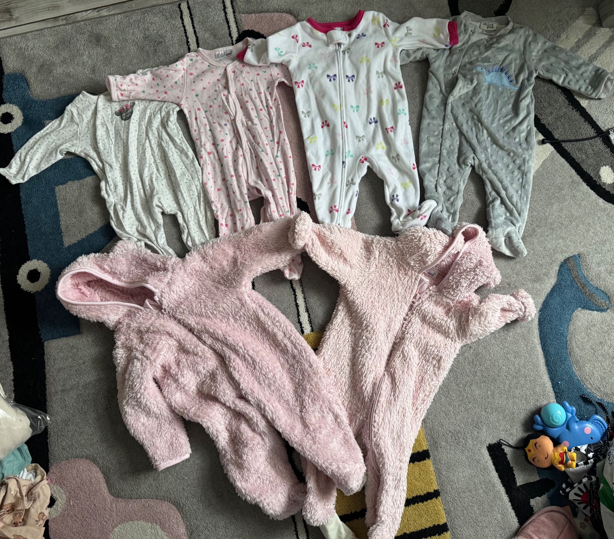 Paka zestaw ubrań dla dziewczynki 68, w tym kombinezon wiosenny H&M