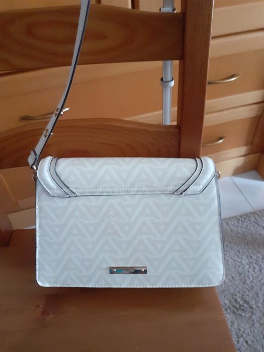 Mala beje Clarinho à tiracolo ( Aldo ) C/ Nova