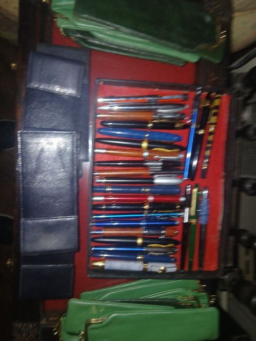 30 caneta  com bolsa pele a sua escolha  por 10 € cada