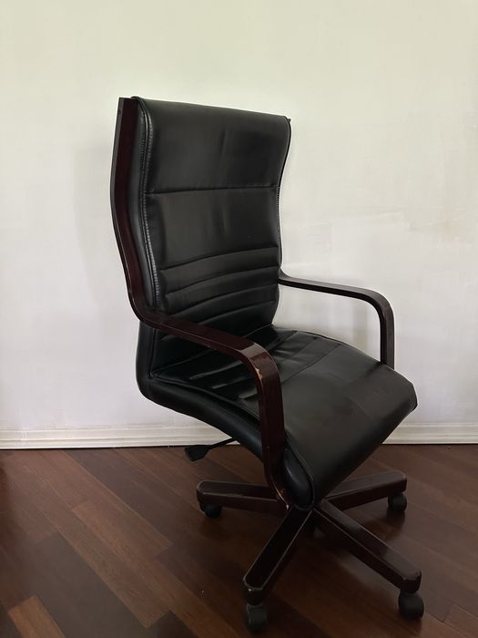 Cadeira Escritorio em Pele