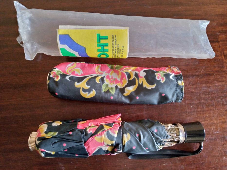 Зонт женский полуавтомат в три сложения, ПО "ЮМЗ"