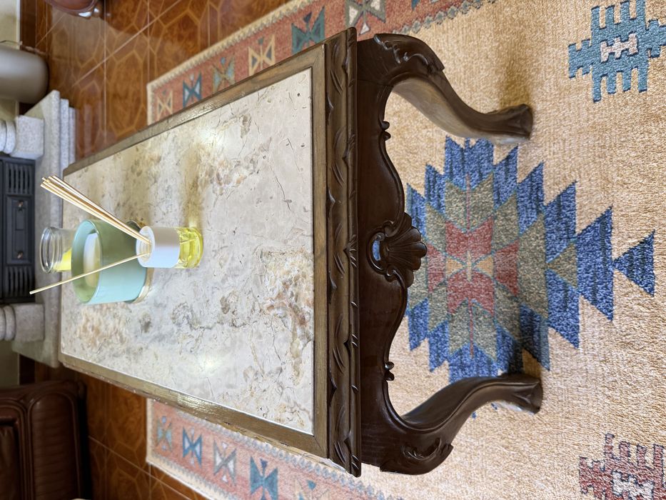 2 Sofás/Poltronas em Pele e Mesa Centro em Pedra– Bom Estado!