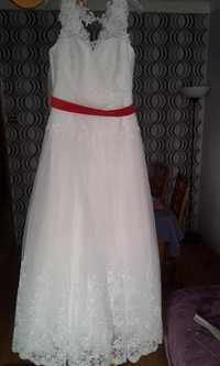 Piękna suknia ślubna biała