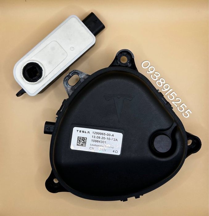 Tesla model Y/3 моторчик люверса . бумбокс