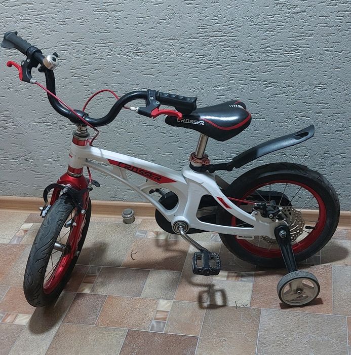 Детский велосипед на 14 дюймов с дополнительными колесами