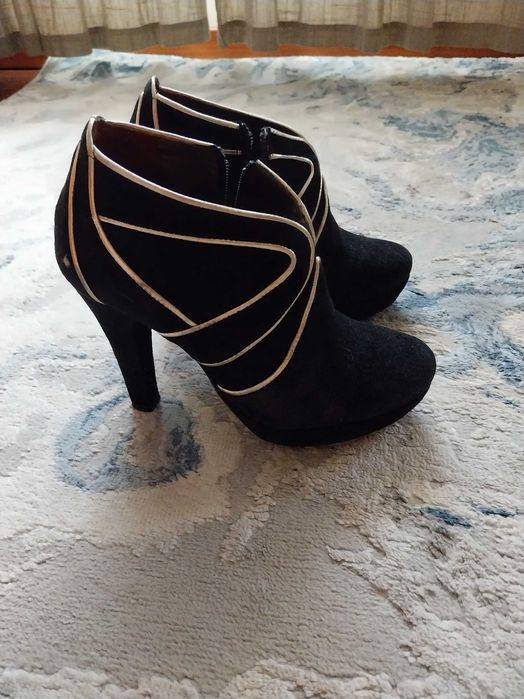 Botas Pretas compensadas