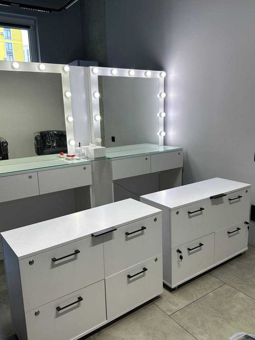 Стіл візажний з підсвіткою, комод