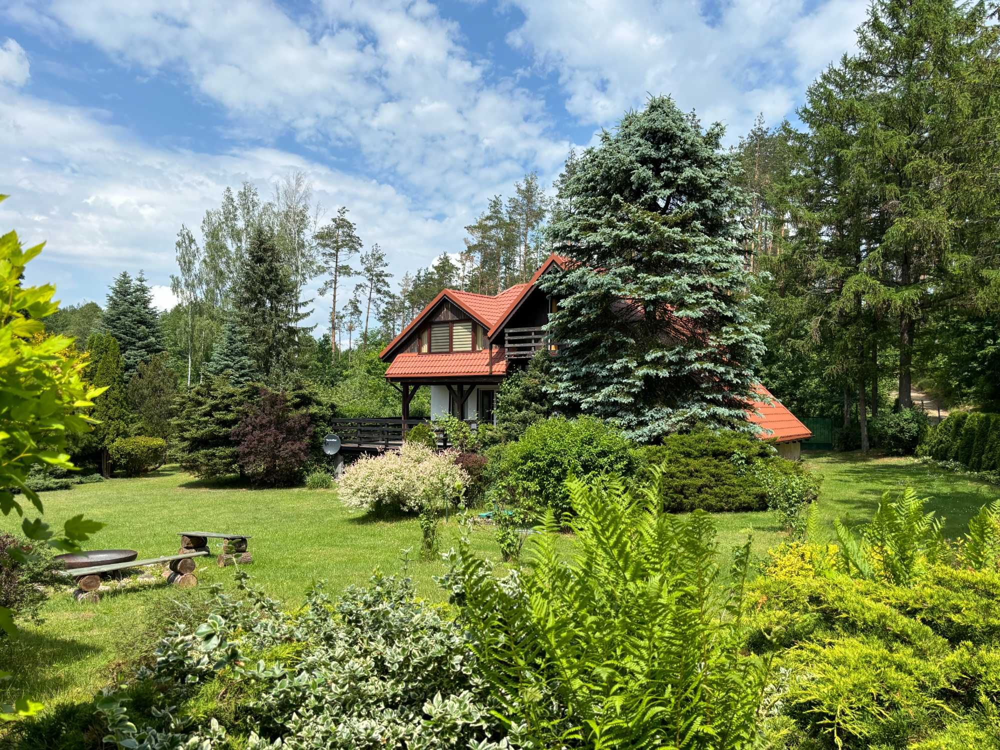 Dom letniskowy nad jeziorem Gowidlińskim na Kaszubach