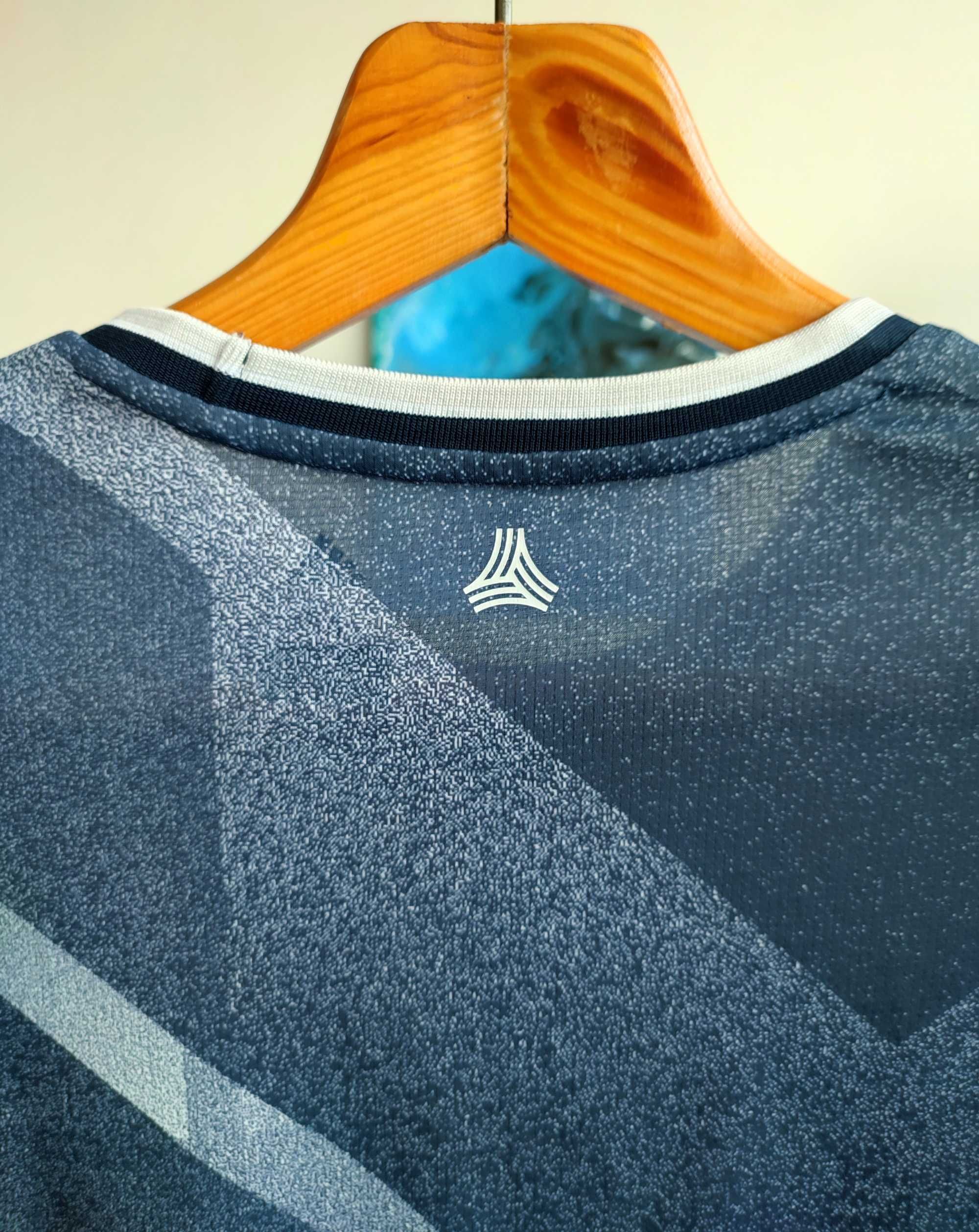 Оригінальна футболка Adidas