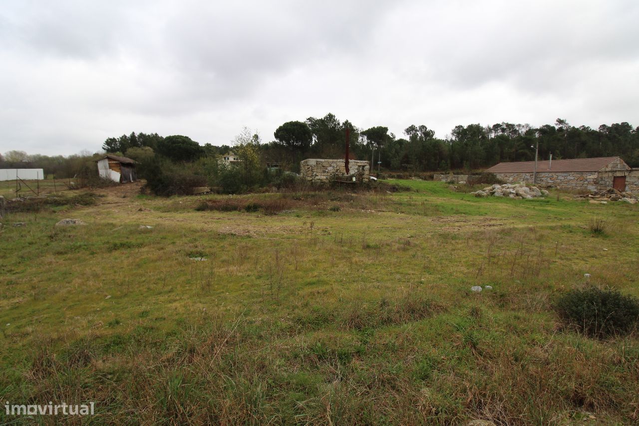Terreno na Estrada Nacional