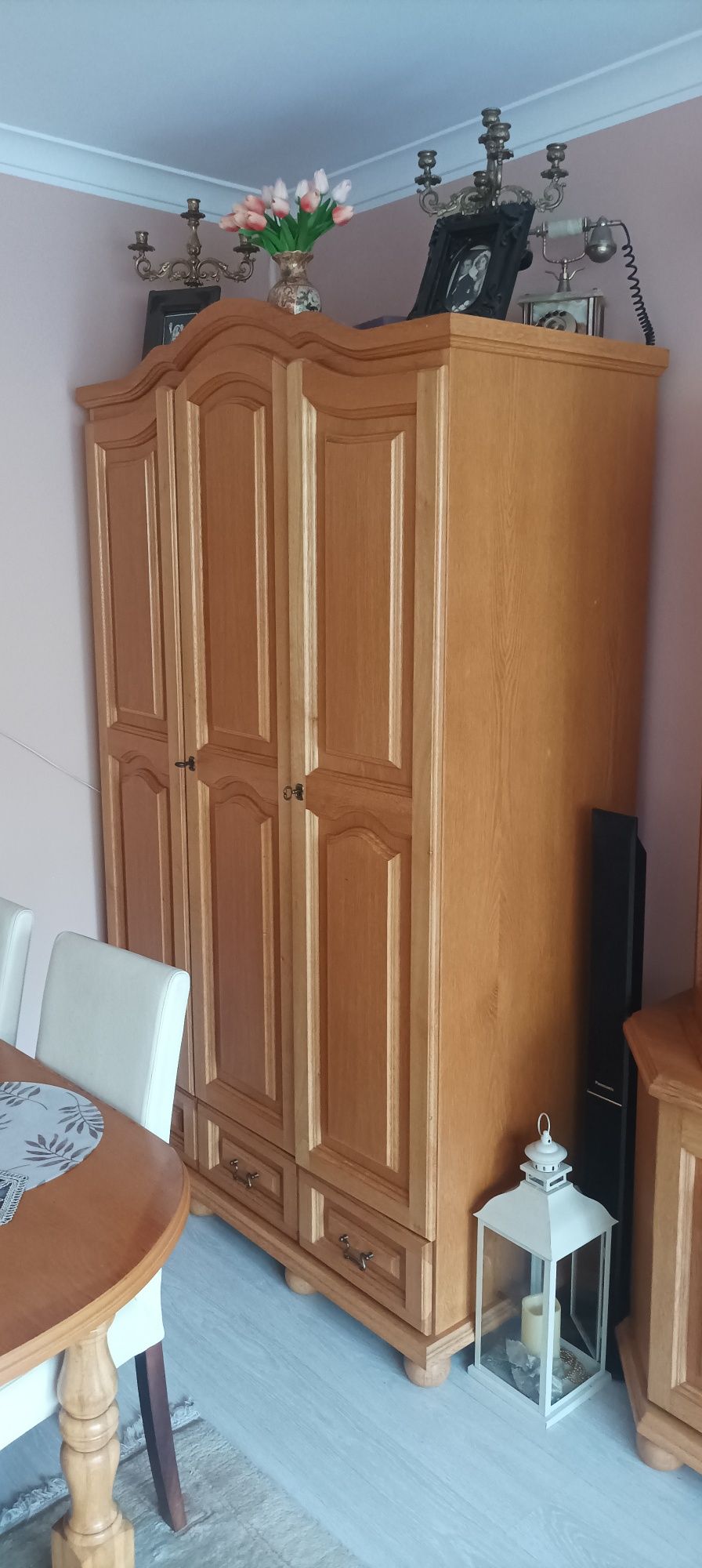 Komplet eleganckich mebli pokojowych z litego drewna