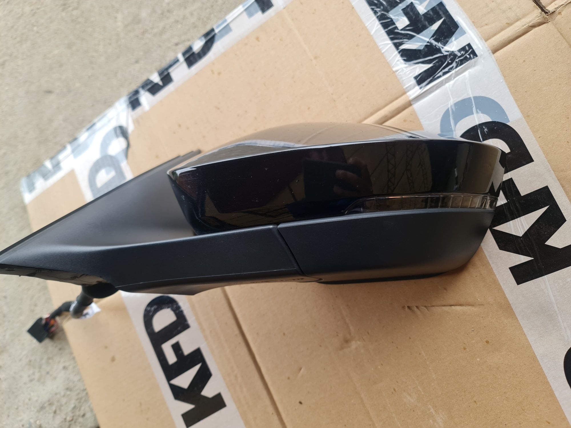 Lusterko skoda octavia IV lift.  10pin 8pin LF9R.  Igła.