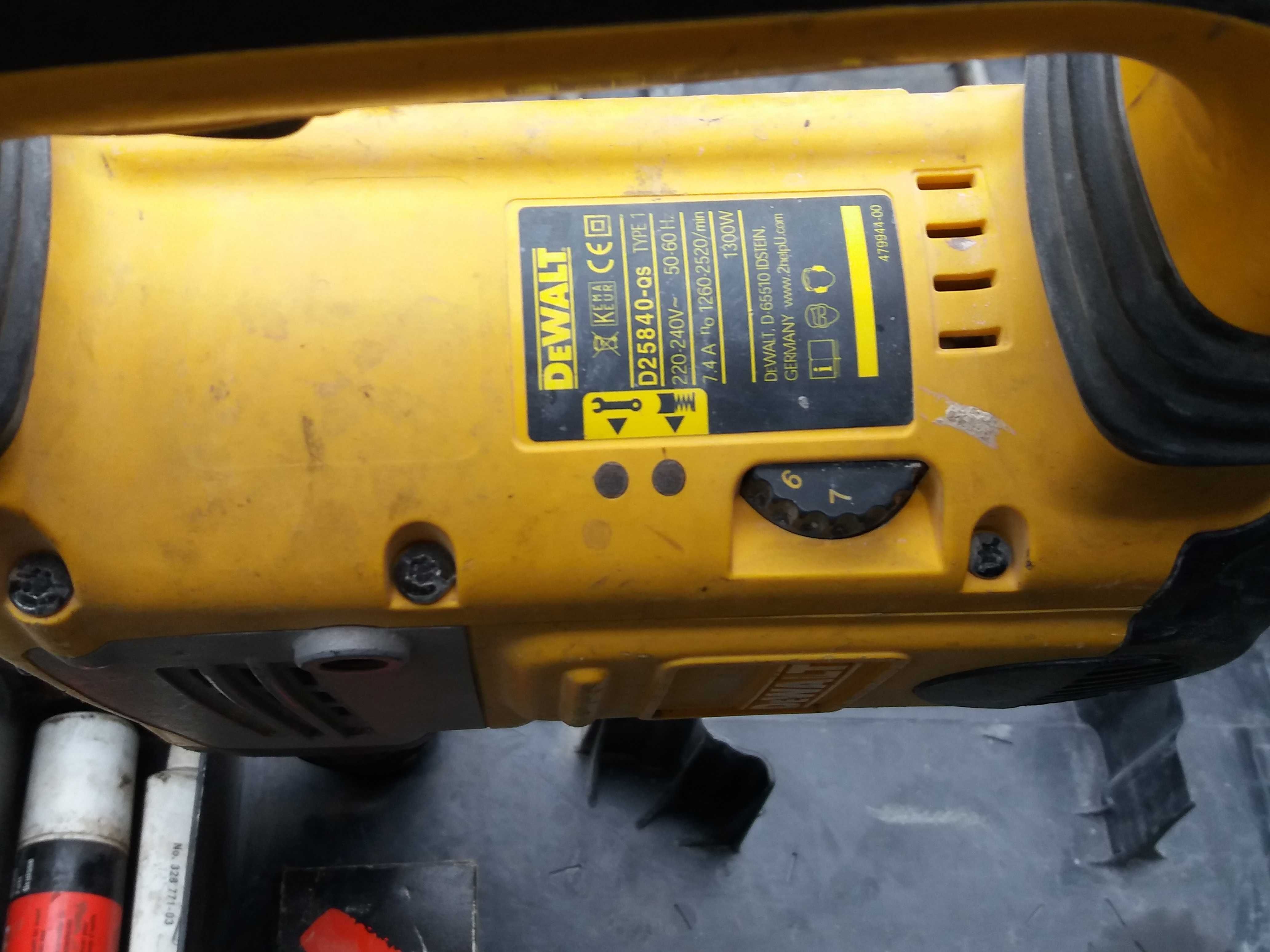 Młot Wyburzeniowy Dewalt d25840-qs