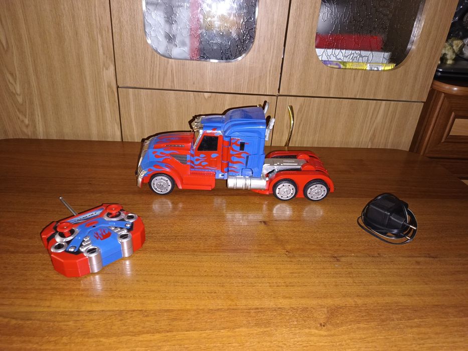 Машина робот на акамуляторе и пульте