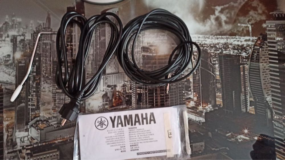 Електрогітара Yamaha Pacifica 012 та комбопідсилювач Spider Line 6
