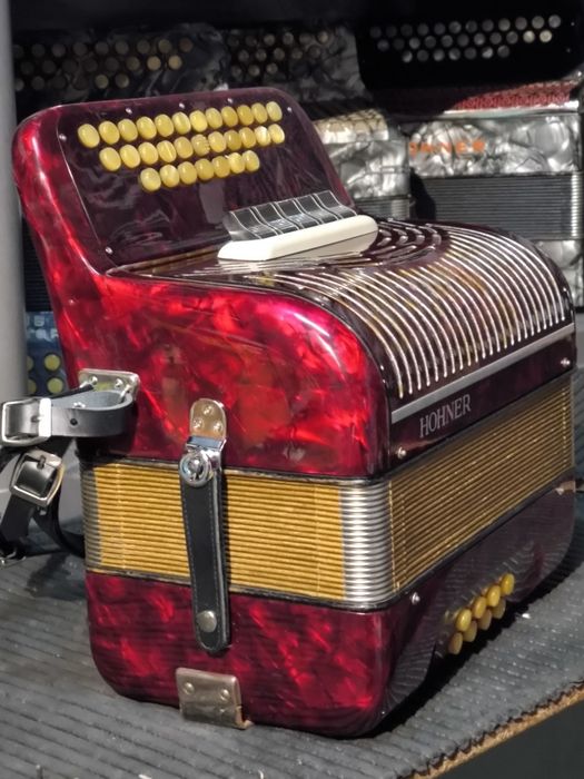 Concertina hohner está em fã lá ré